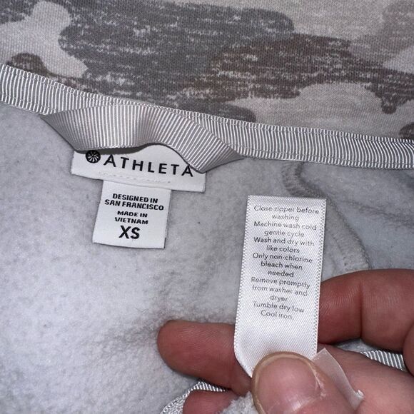 Athleta XS Triumph Light Gray Camo Pattern Zipper Hoodie Womens Gently Worn - Picture 8 of 11